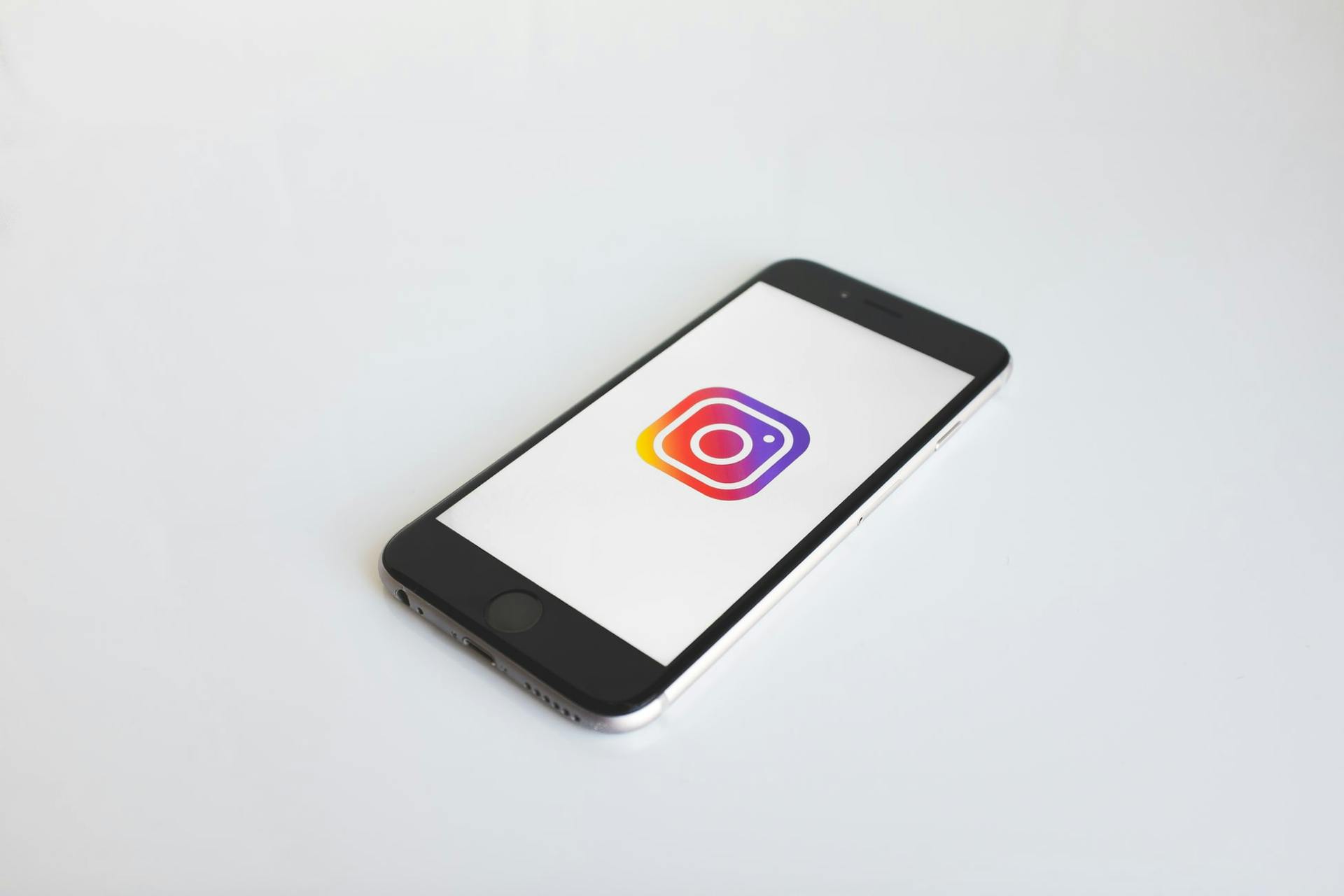 iPhone Instagram logo